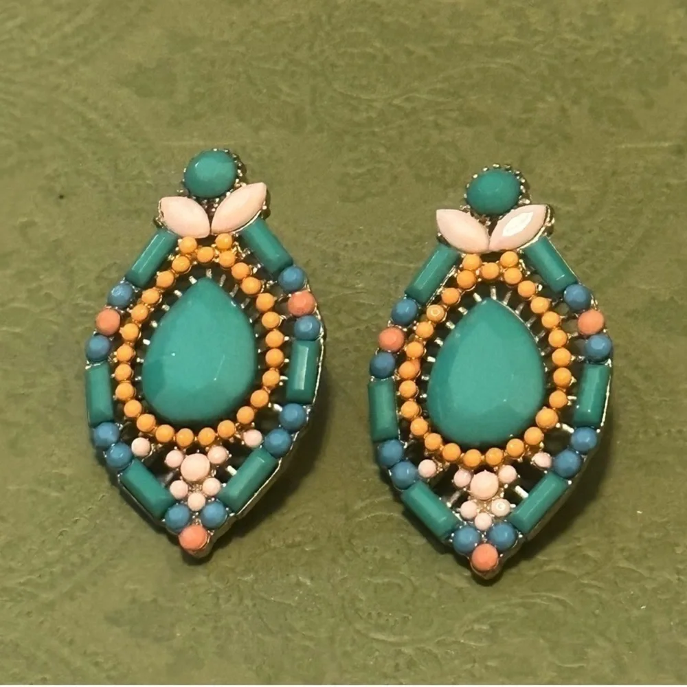 3 for $22 🌈Earrings BUNDLE - comes with three pairs of earrings!